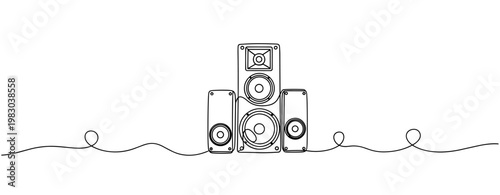 Stacked speaker system centered on continuous line surface