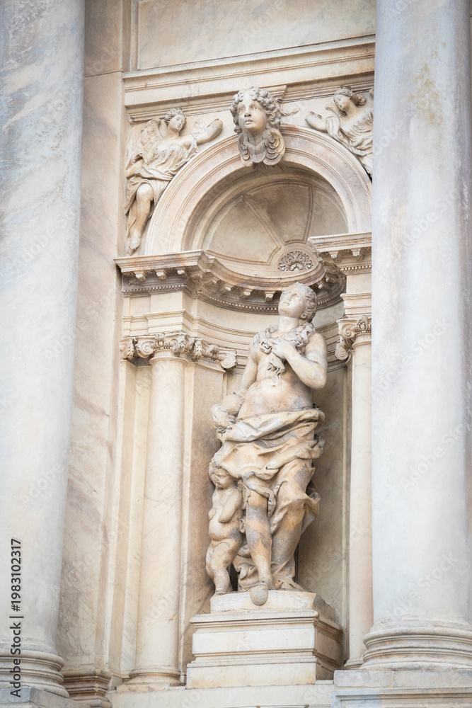 Fototapeta premium statue in the church