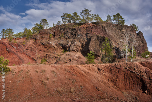 Tableau sur toile Basalt cliff and red scoria at Racos