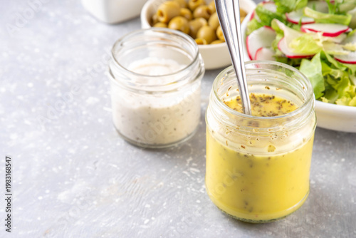 Fotografía House Salad Dressing, viral delicious salad dressing in a glass jar