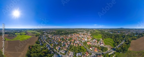 Ausblick auf das Tal der Pegnitz um Rückersdorf und Röthenbach östlich von Nürnberg im Spätsommer