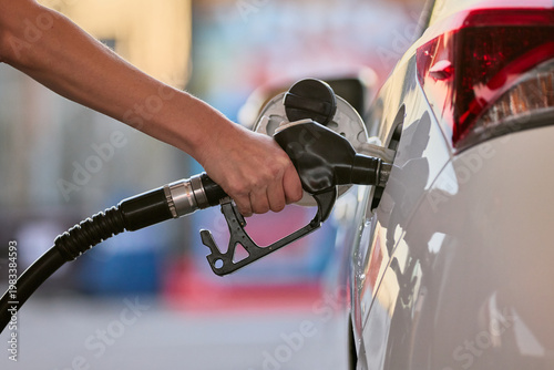 Foto Close-up of a person refueling a car at a gas station