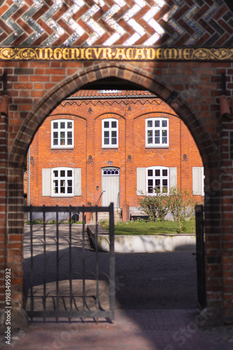 Portal zu einem Hof in der Altstadt der Hansestadt Wismar