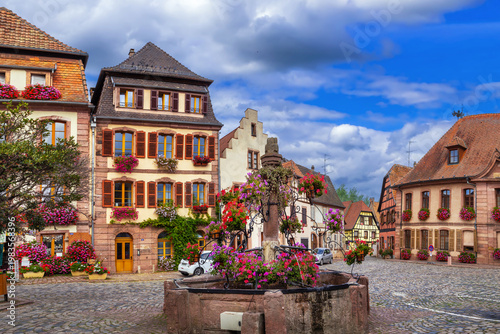 Tableau sur toile View of a square with fountain in Bergheim Alsace France