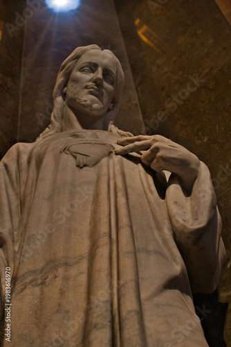statue of jesus