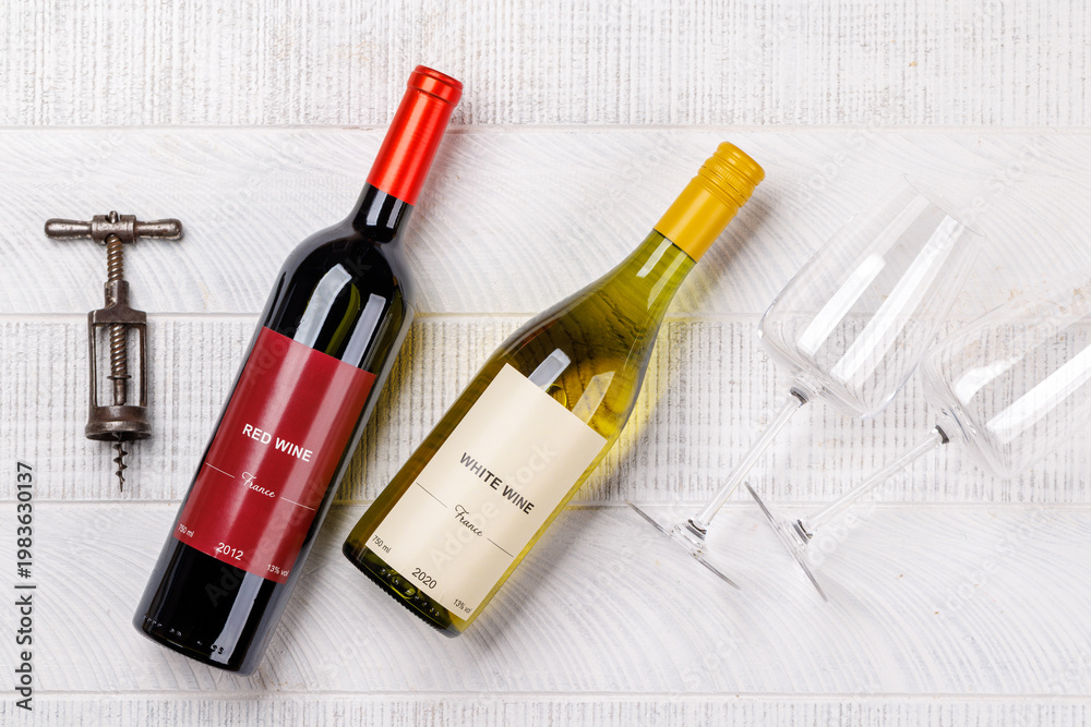 Obraz premium Red and white wine bottles mockup on wood