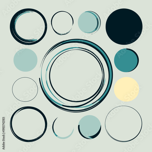 Ensemble d'éléments graphiques circulaires avec des traits de pinceau et des formes pleines dans une palette de couleurs bleu canard et crème.