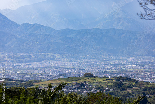 夏の山梨県中央市と南アルプス市と街並み