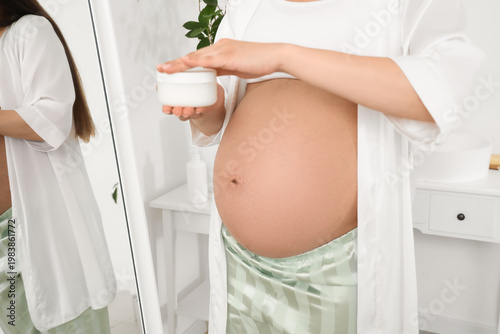 Young pregnant woman with j...