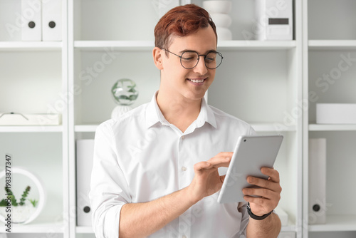 Young businessman working w...