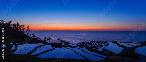 石川県・白米千枚田の夕暮れ 日本の絶景パノラマ風景