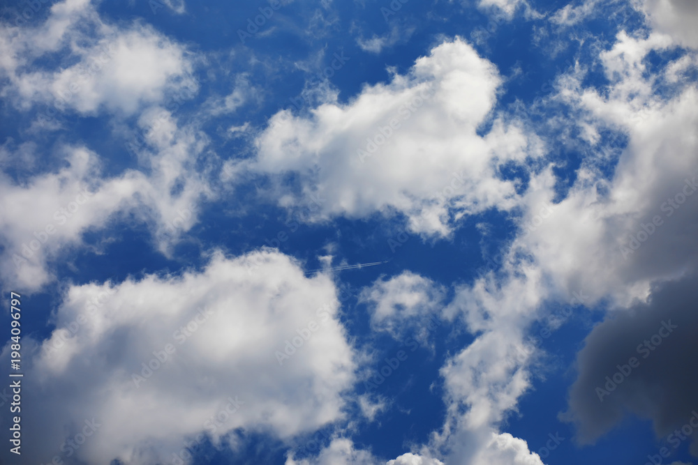 Obraz premium High clouds in the summer sky. Sky background. Meteorological observations of the sky.