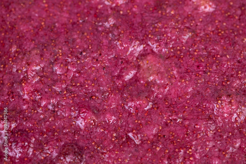 Fotografia Pureed wild strawberries glossy puree surface with pulpy consistency and tiny se
