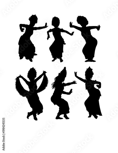 Foto Classic costume Balinese dancer, Legong, Joged Bumbung, and Oleg Tamulilingan tr