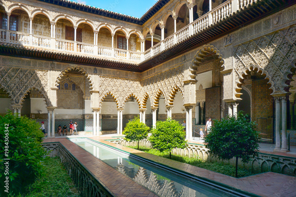 Obraz premium Courtyard of Alcazar, Sevilla, Spain