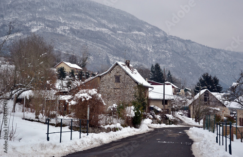 Canvas Print Differents views of a house under the snow in Alps
