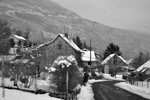 Foto Differents views of a house under the snow in Alps