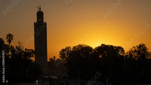 Koutoubia Moschee bei Sonnenuntergang, Minarett, Marrakesch, Marokko < english> Koutoubia Mosque at sunset, minaret, Marrakech, Morocco