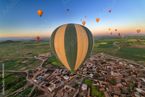 Landschaft bei Marrakesch, Luftbild aus Heißluftballon, Marrakesch, Marokko < english> Landscape near Marrakech, aerial view from a hot air balloon, Marrakech, Morocco
