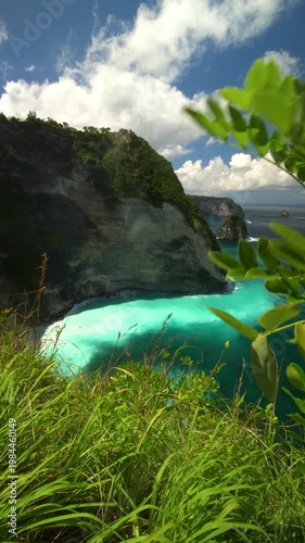 Cinematic view of Kelingking Beach on Nusa Penida, Bali, with dramatic cliffs, turquoise ocean and epic tropical landscape.