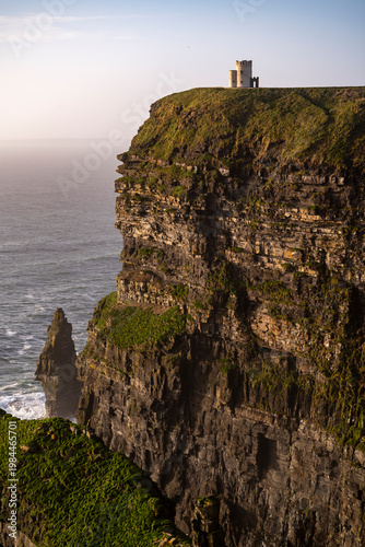 Cuadro en lienzo Rocky cliffs in Ireland dramatic coastal landscape nature