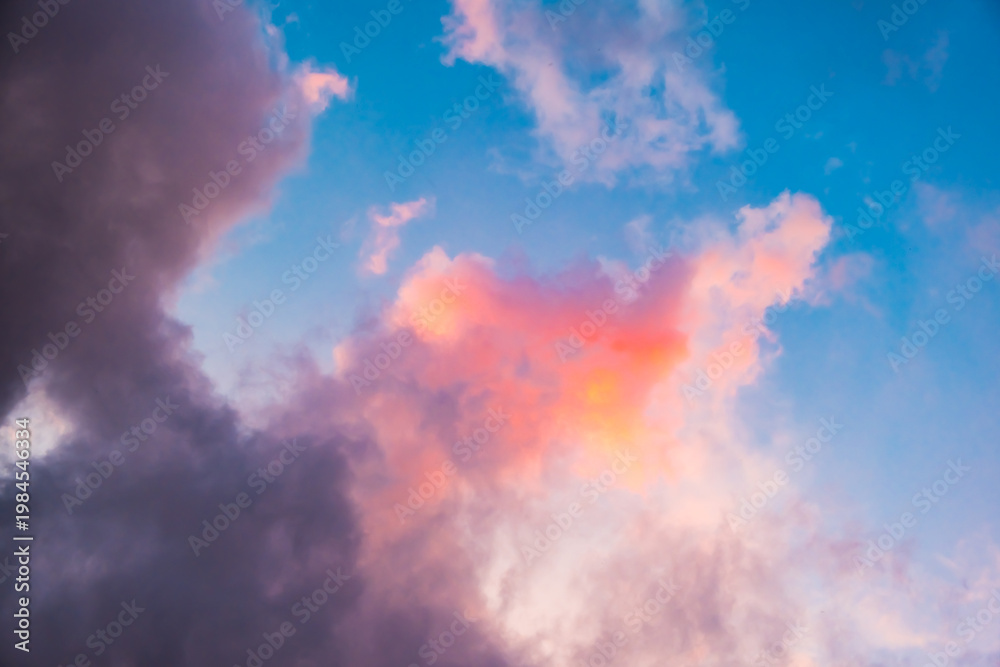 Naklejka premium Fairytale blue sky with sugar cotton pink cloud in a dreamy background. Morning dawn. Amazing heaven. Nature wallpaper. Idyllic backdrop. Romantic atmosphere. Textured abstract. High quality photo.