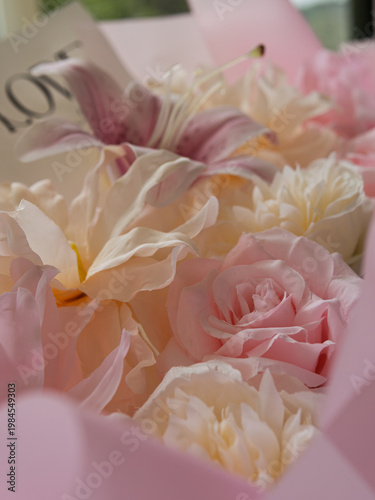 Fotografi Soft pink silk flowers arrangement with dreamy bokeh and romantic atmosphere