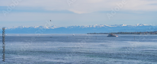 Tableau sur toile Lake constance panoramic with distant snowy alps and boats