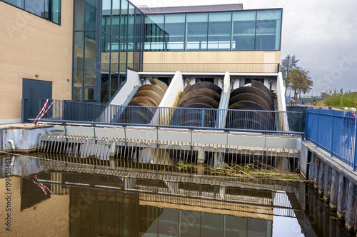 Foto Water lifting technology to evacuate water from a low lying polder, called Archi