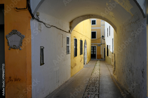 Rue pavée dans la vieille ville de Ciutadella
