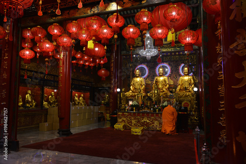 Wat Mangkon Kamalawat or Wat Leng Noei Yi (lengnoeiyi) is the largest and most important Chinese Buddhist temple locating in Yaowarat or Chinatown.