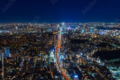 東京都港区 六本木ヒルズ展望台から望む渋谷方面の夜景と首都高速の光跡