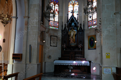 Autel de l'église du sanctuaire de Marie Auxiliatrice dans la ville de Ciutadella sur l'île de Minorque