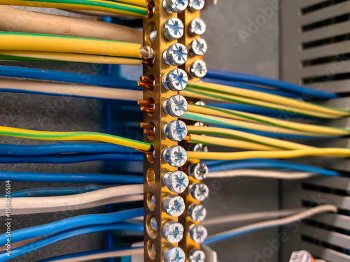 Electrical grounding busbar with connected wires