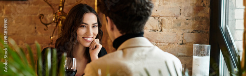 Fotografía Romantic dinner celebration of love between a young couple