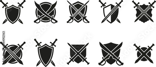 Zehn verschiedene Schwarz-Weiß-Vektor-Symbole mit gekreuzten Schwertern und Schilden oder runden Emblemen, ideal für Wappen oder Logos.