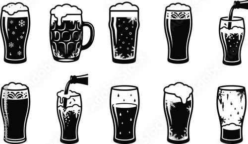Zehn verschiedene Schwarz-Weiß-Illustrationen von Biergläsern mit Schaum, einige werden gerade eingeschenkt.