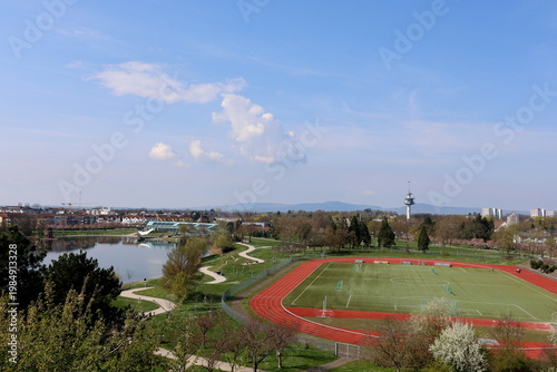 Das Seeparkgelände im Freiburger Westen im Frühling
