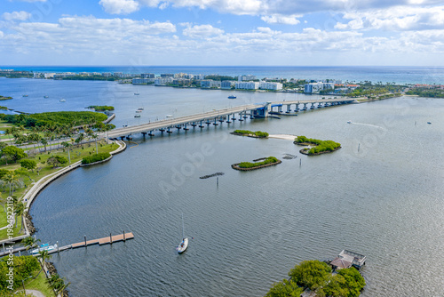 Canvastavla aerial view of Lake Avenue bridge crossing Intracoastal in Lake Worth Florida