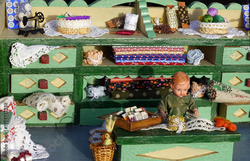 Puppenladen mit Stoffverkäuferin - clothier in her shop in a dollhouse