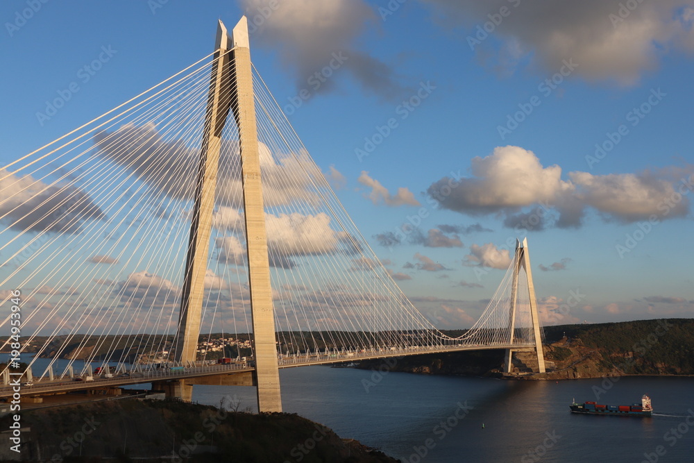 Obraz premium Yavuz Sultan Selim Bosphorus Bridge and beutiful bosphorus view in Istanbul, Turkey.