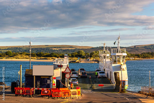 фотографія Sandbanks Chain Ferry Vehicle Cable Ferry Crossing at Poole Harbour in Sandbanks