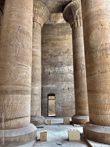 Schilderij op canvas A view from the Edfu Temple in Edfu, Egypt.