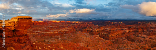 фотографія A winter storm passes by at sunset allowing accent light to illuminate the canyon rim near White Crack in Canyonlands National Park, Utah