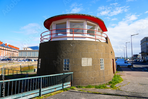 Фотография Control cabin for the Notre-Dame swing bridge, modernist architecture with a red