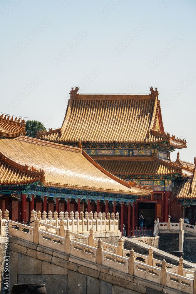 Fototapeta premium Traditional Chinese Imperial Architecture with Golden Roofs