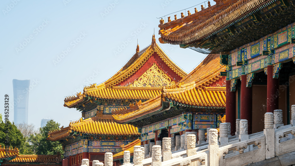 Fototapeta premium Traditional Chinese Architecture with Modern Skyscraper in Background
