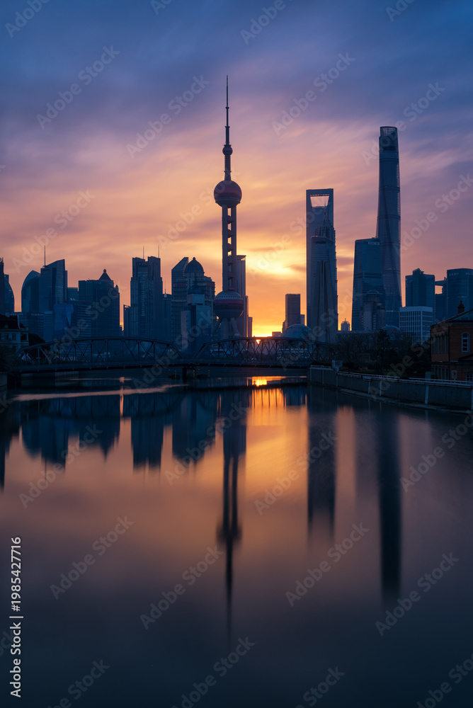 Fototapeta premium Shanghai skyline at sunrise