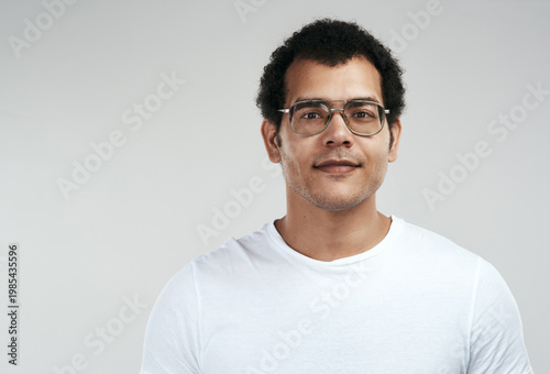 Foto Glasses, entrepreneur and portrait of business man in studio for tech startup, about us and pride