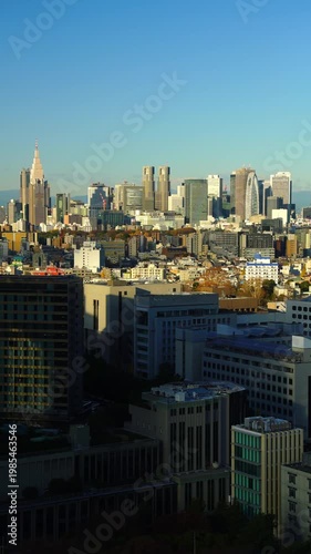 平河町から望む新宿のビル群と雲の影